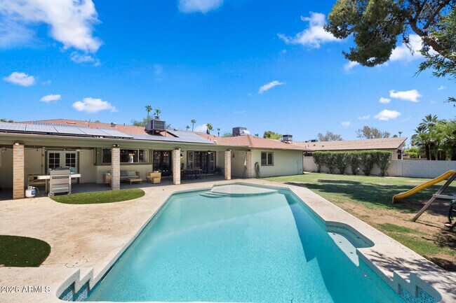 Building Photo - 5449 E Larkspur Dr
