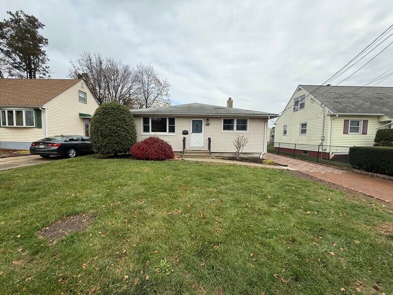 Building Photo - 607 1st Ave