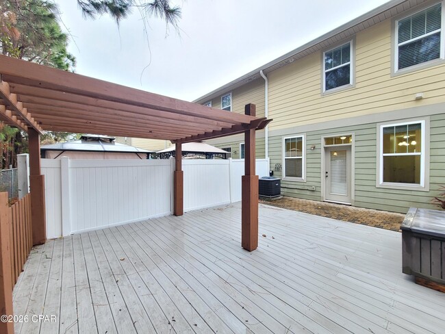 Building Photo - 7218 Quail Hollow Dr