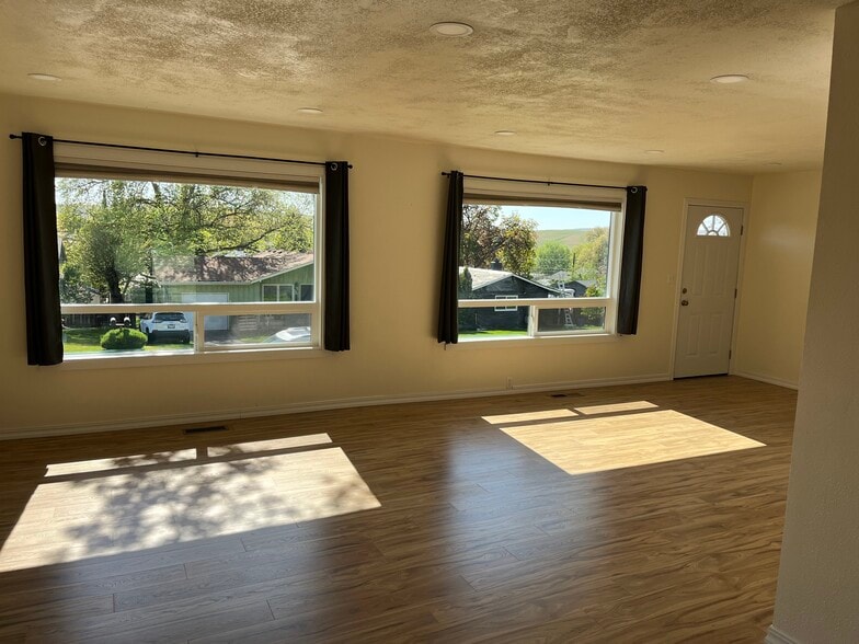 Building Photo - 808 SW 30th St