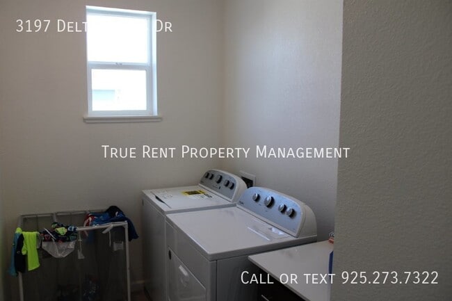 Building Photo - Gorgeous 5 Bed, 3 Bath in Highly Desirable...