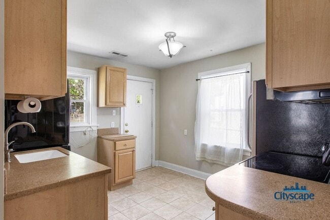 Building Photo - Adorable Bungalow in the heart of Randolph...