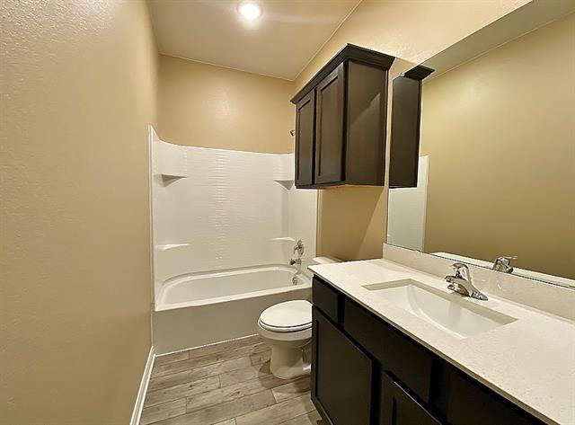 Building Photo - 918 Primrose Dr
