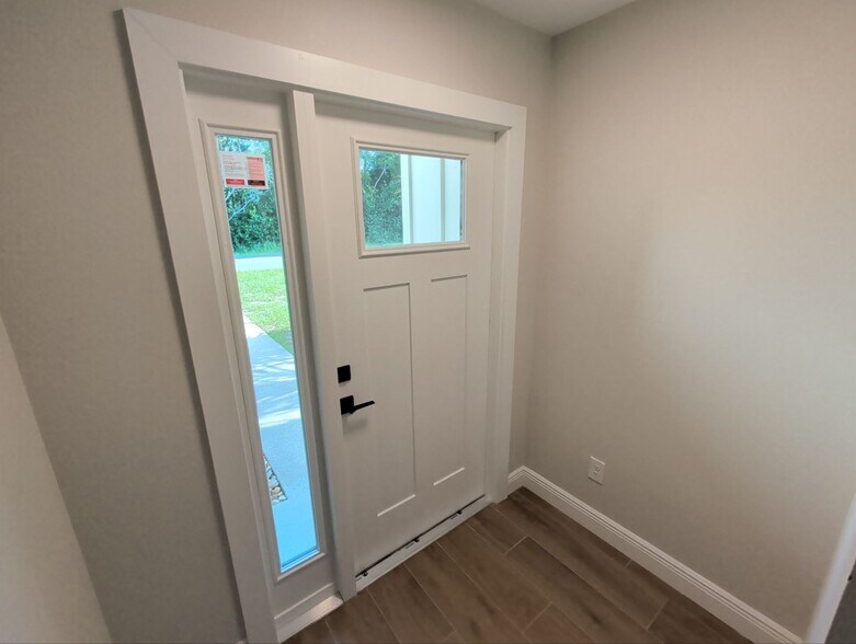 Building Photo - 7 Chinaberry Cir