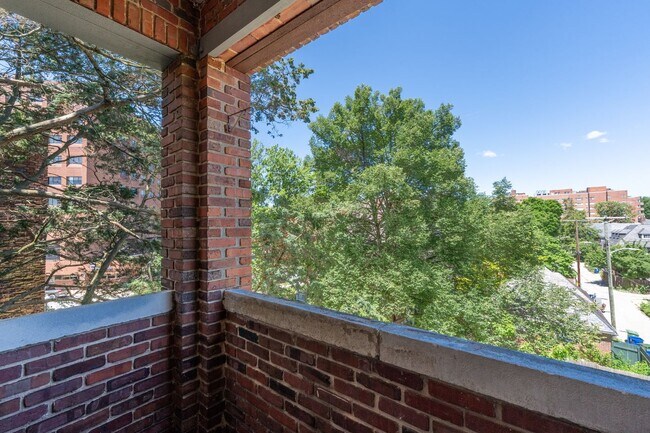 Building Photo - Newly Remodeled 1-Bedroom with Office Space, 1-Bathroom Near Johns Hopkins University