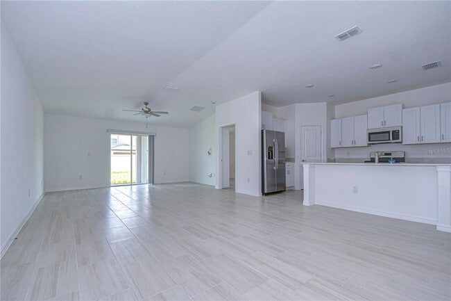 Building Photo - 8879 Little Bluestem Dr