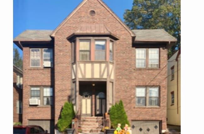 Building Photo - 621 Metropolitan Ave