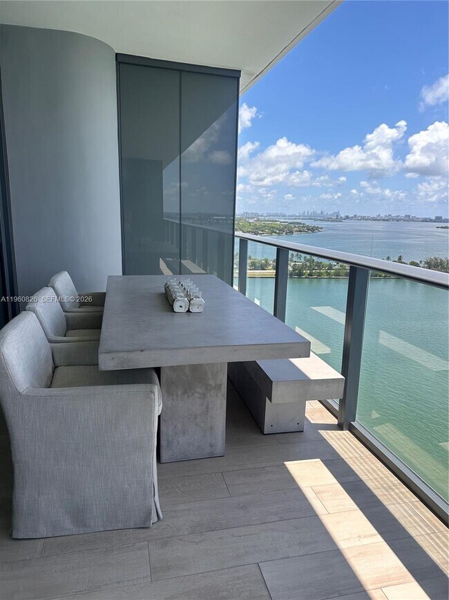 Building Photo - 3131 NE 7th Ave