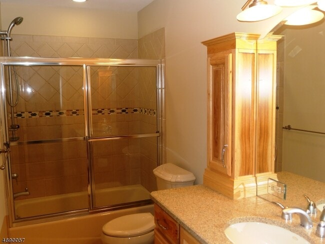 Building Photo - 9 Wood Duck Pond Rd