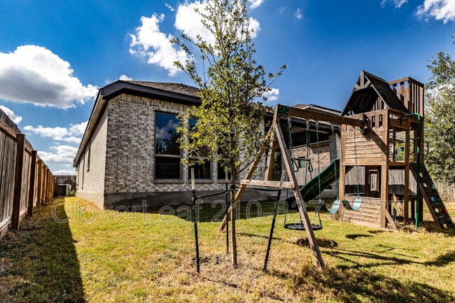 Building Photo - 13915 Runner Way