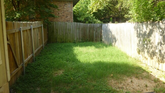 Building Photo - 3402 S Oak Dr