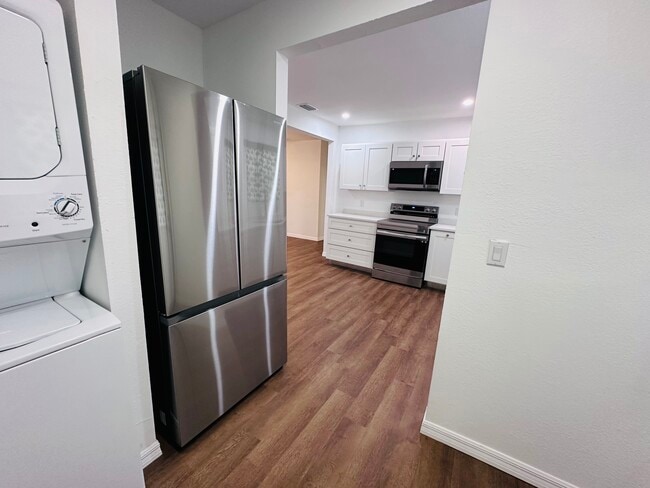 Building Photo - 329 NE 2nd St