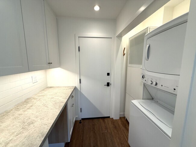 Building Photo - STUNNING THREE BEDROOM PLUS OFFICE MARINER GREEN CONDO WITH GREAT OUTDOOR SPACE