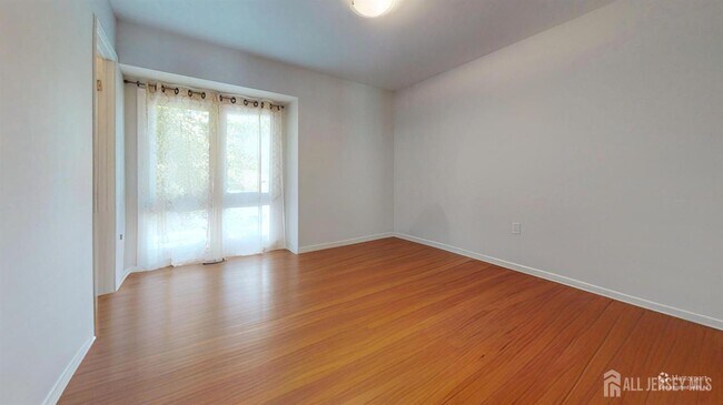 Building Photo - 157 Willowbrook Dr