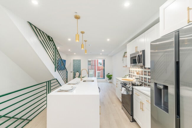 Building Photo - 1627 Fontain St