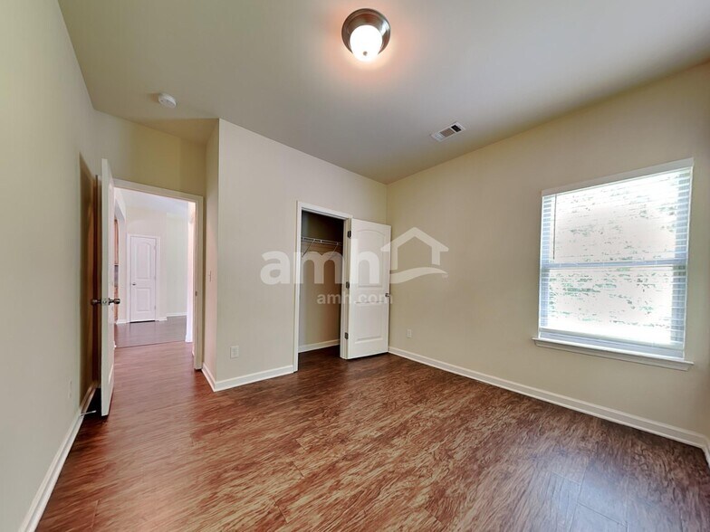Building Photo - 1470 Rose Terrace Cir