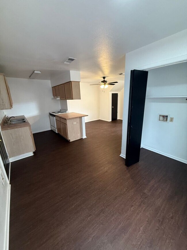 Building Photo - JAMES2812-14