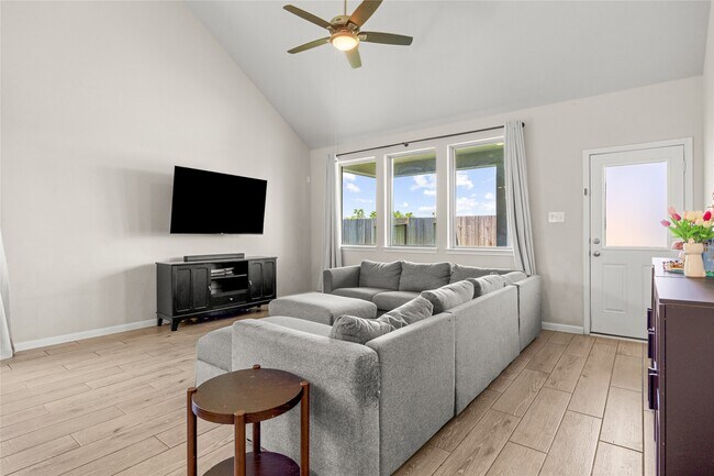 Building Photo - 5347 Sunny Ray Dr