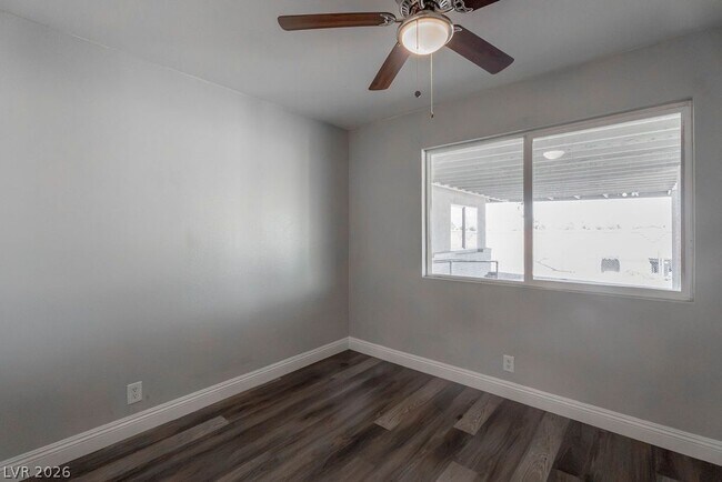 Building Photo - 1501 N Tonopah Dr