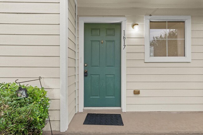 Building Photo - 1617 Nichole Woods Dr