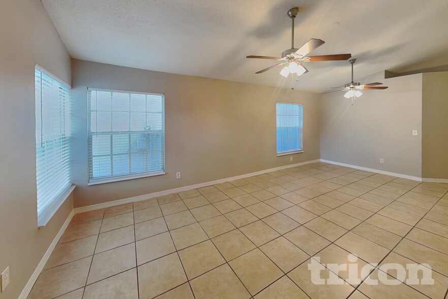 Building Photo - 682 Channing Dr