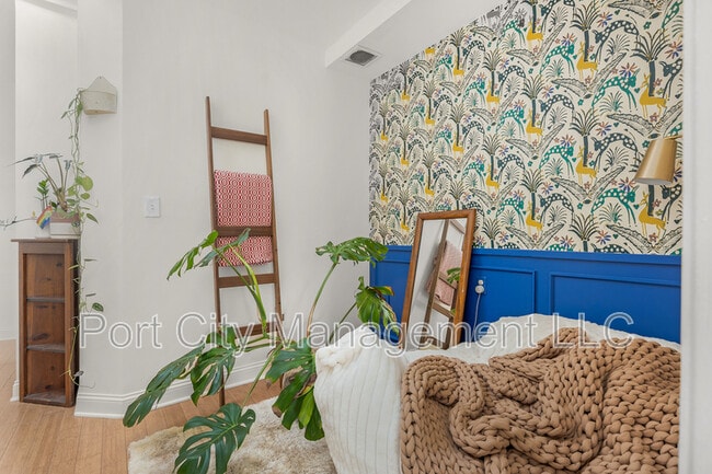 Building Photo - 210 S Bouldin St