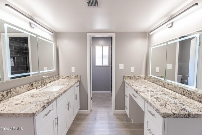 Building Photo - 1224 E Campus Dr