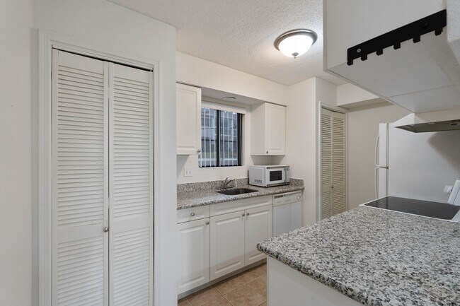 Building Photo - 12100 Melville Dr