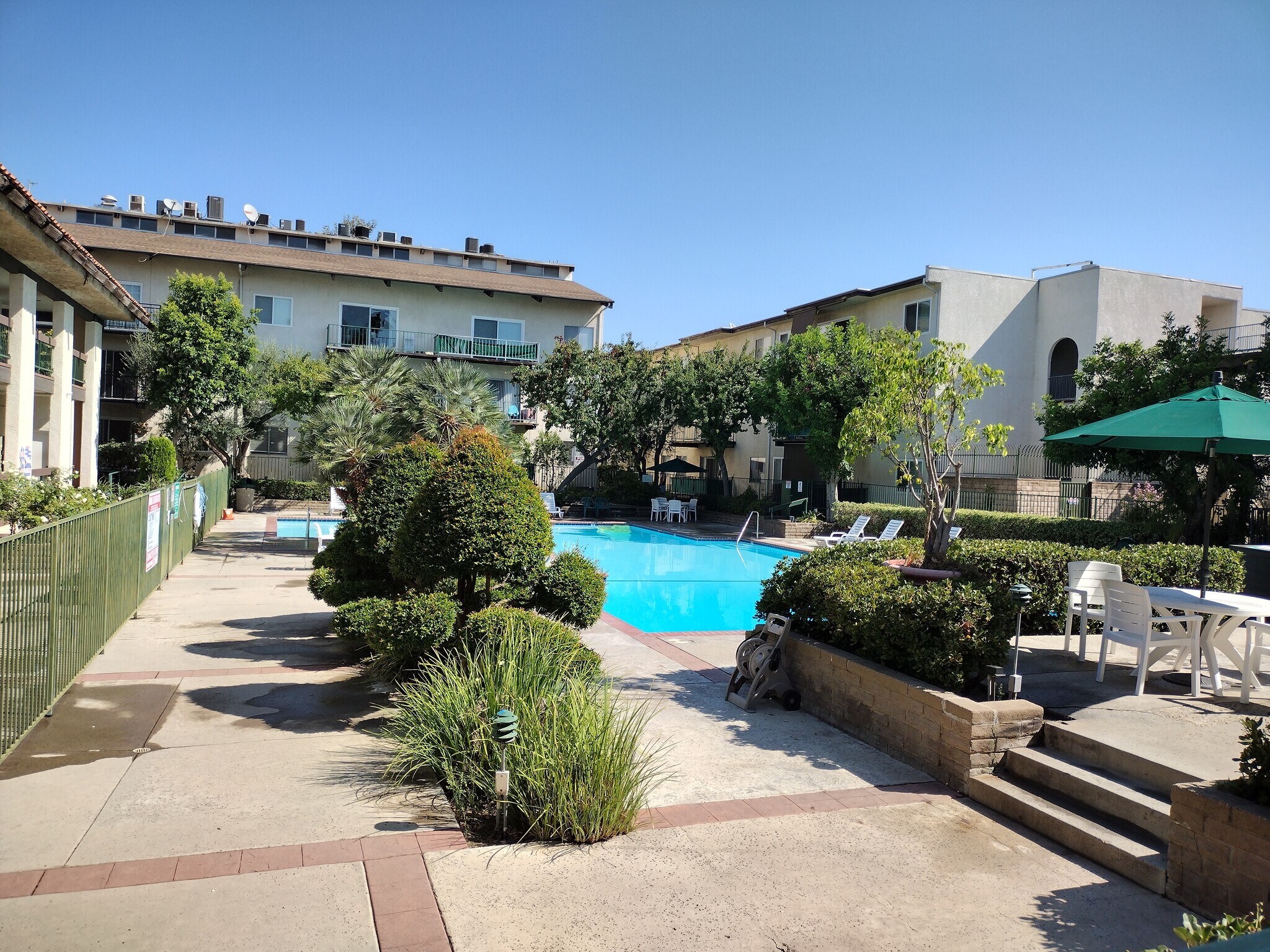 Building Photo - 5460 White Oak Ave