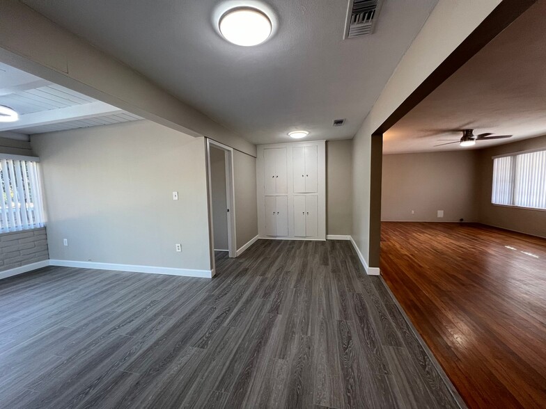 Building Photo - 4015 Calavo Dr