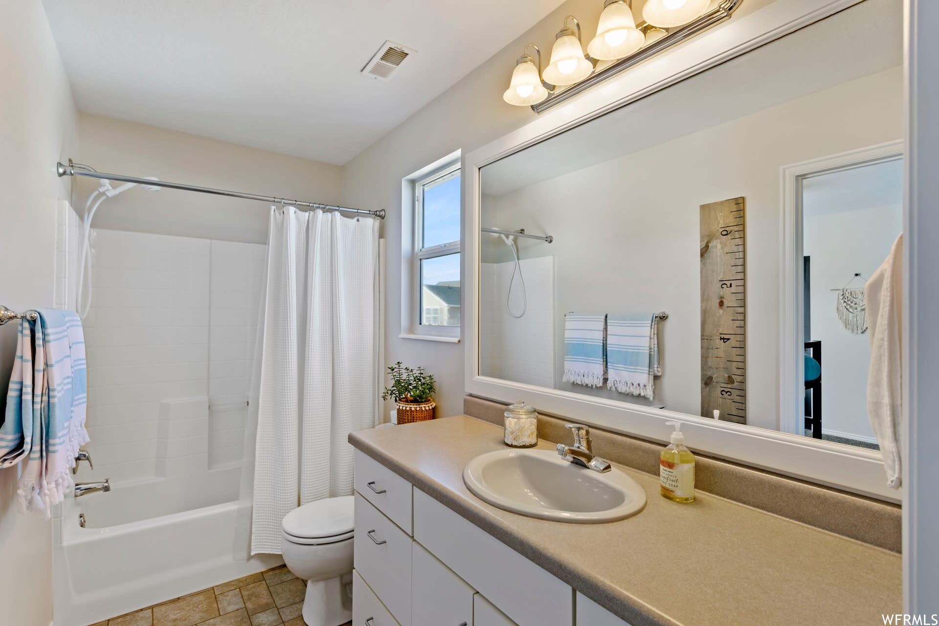 Building Photo - 1058 Aberdeen Cir