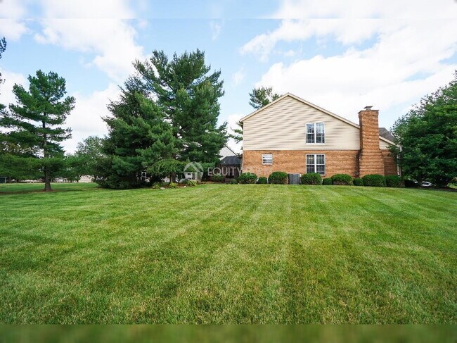 Building Photo - 6275 Hummingbird Dr