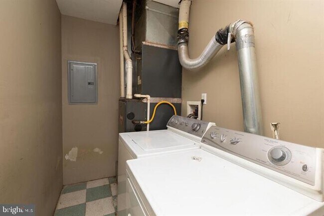 Building Photo - 1517 S 6th St