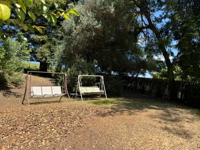 Building Photo - Charming single level 3 bedroom 2 bath Lafayette home now available for move in!