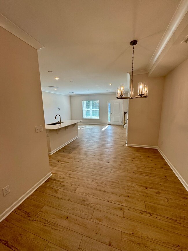 Building Photo - 3BR/2.5B Townhouse in Pringle Towne