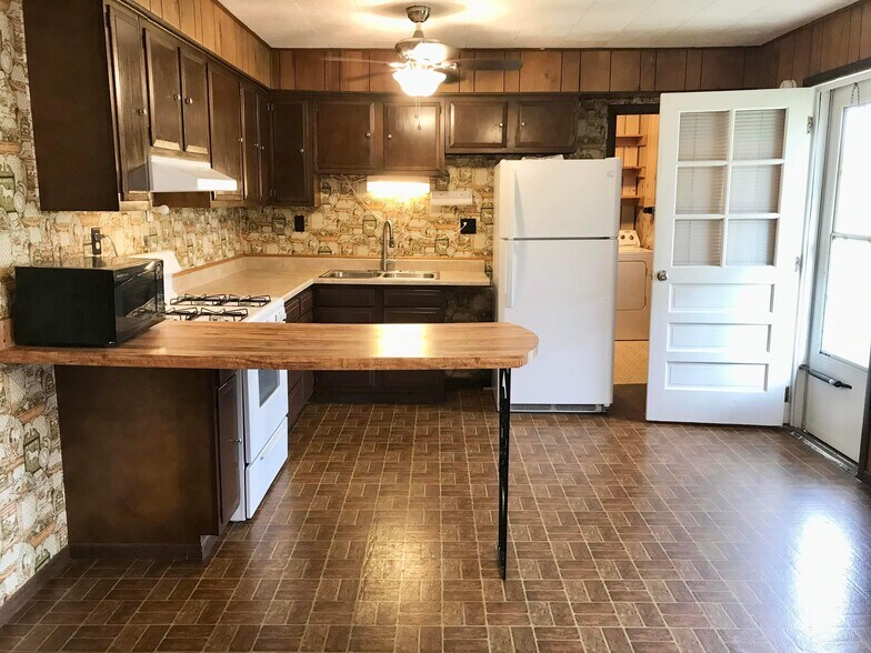 Building Photo - 826 Jonathan Run Rd