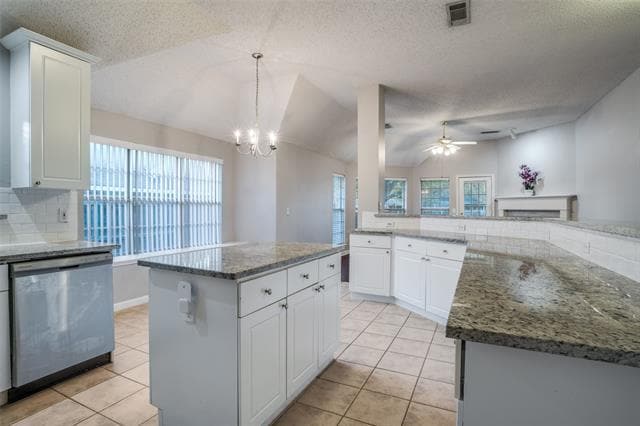 Building Photo - 10000 Queens Rd