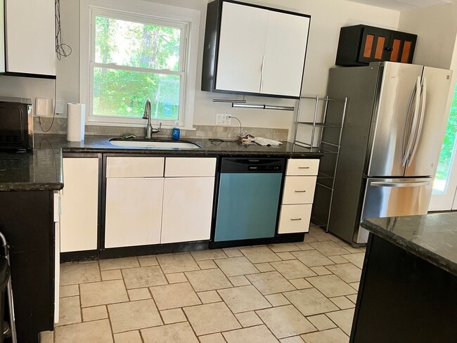 Building Photo - 3607 E Morningside Dr