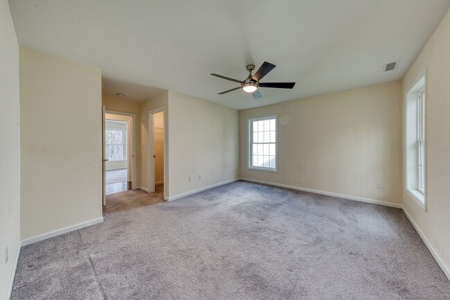 Building Photo - 43 Belvedere Dr