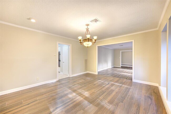 Building Photo - 11024 Riverview Dr