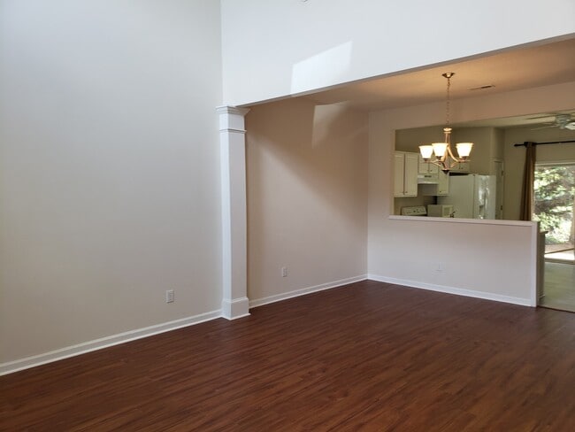 Building Photo - 115 Brentfield Loop