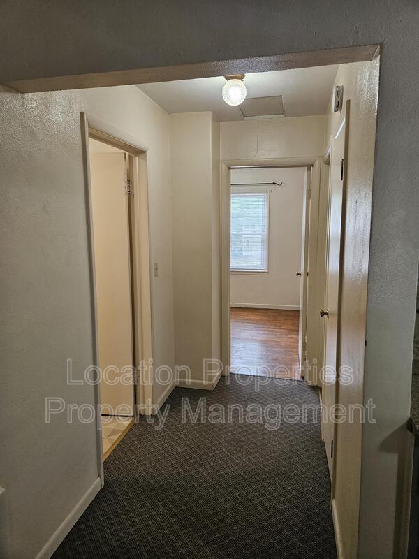 Building Photo - 1016 Maine St