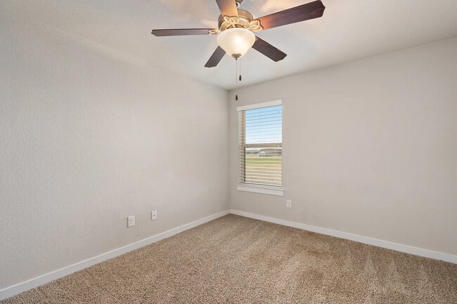 Building Photo - Creekside Curve