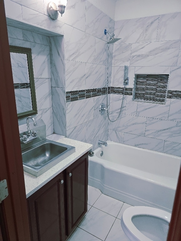 Building Photo - 3212 E Henry Ave