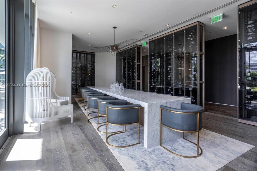 Building Photo - 650 NE 32nd St