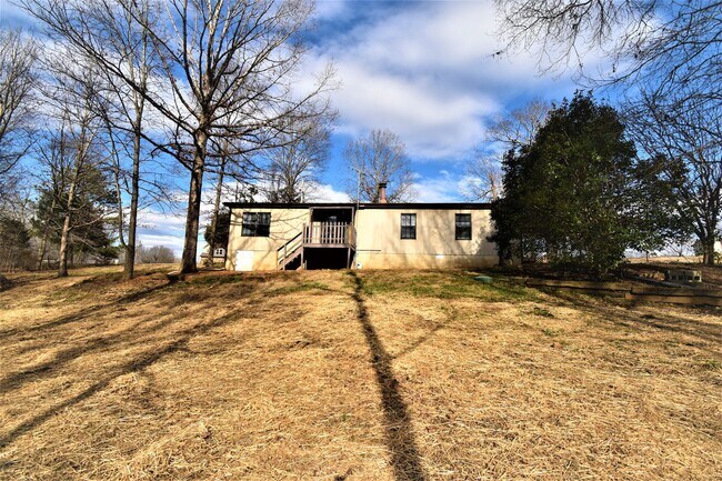 Building Photo - 3 Bedroom Pet Friendly Home For Rent in Th...