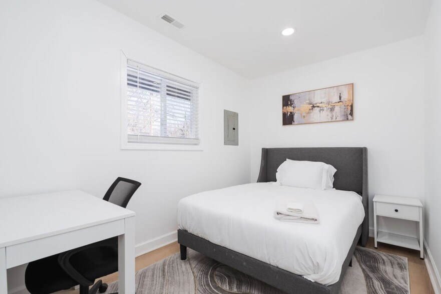 Building Photo - 8744 Montery Ct