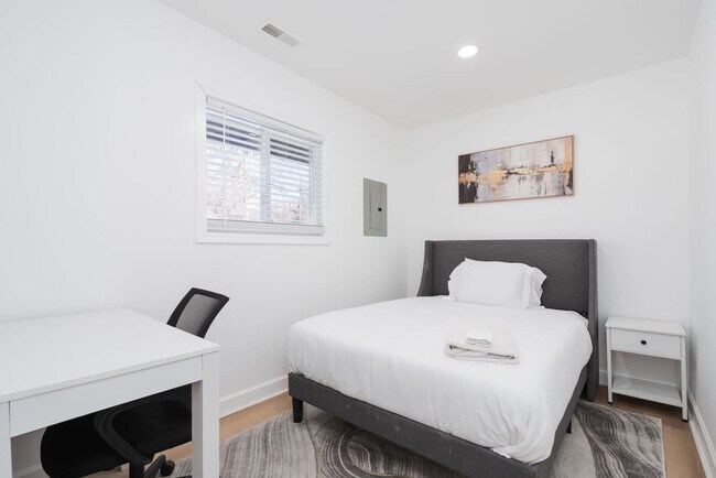 Building Photo - 8744 Montery Ct