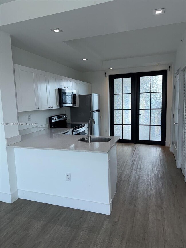 Building Photo - 4100 SW 64th Ave
