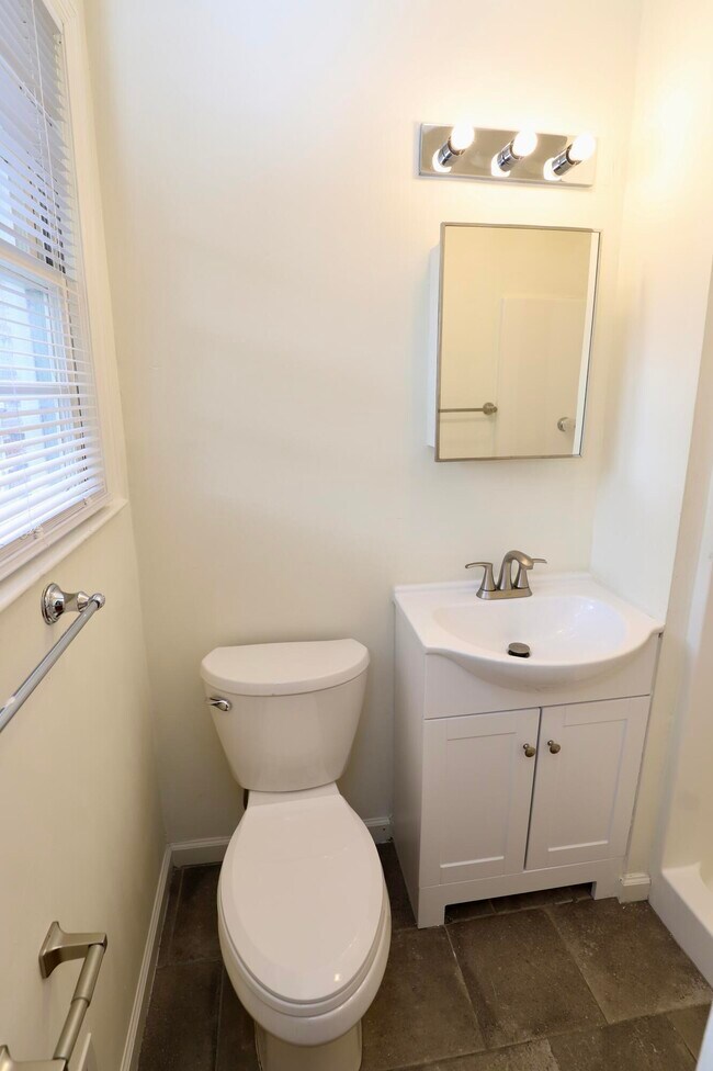 Building Photo - 1912 Dominion Dr